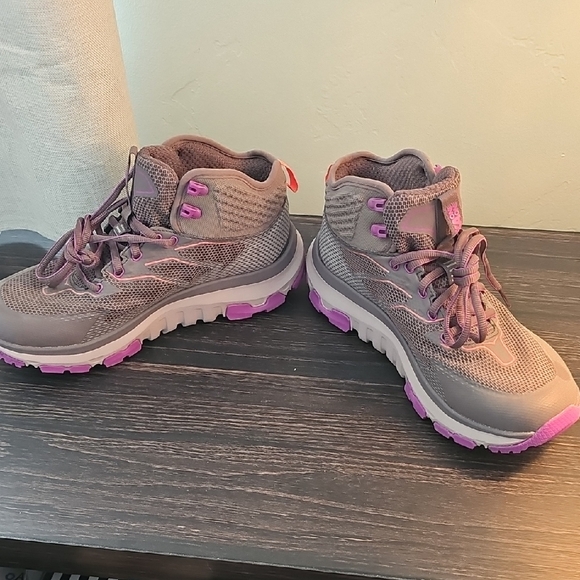 Hoka One One W Toa GTX Lavender and Taupe Trail Boots - Picture 5 of 5